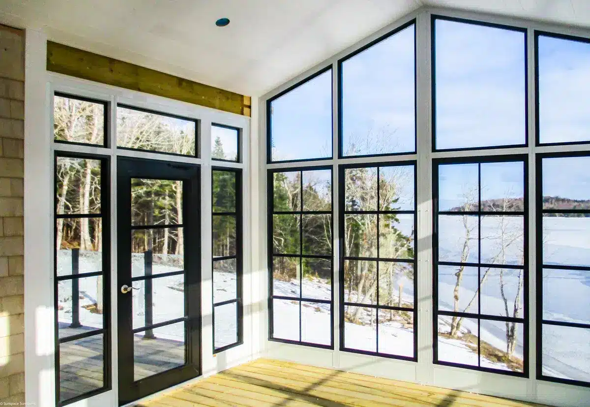 WeatherMaster™ Windows Offering Panoramic Outdoor Views